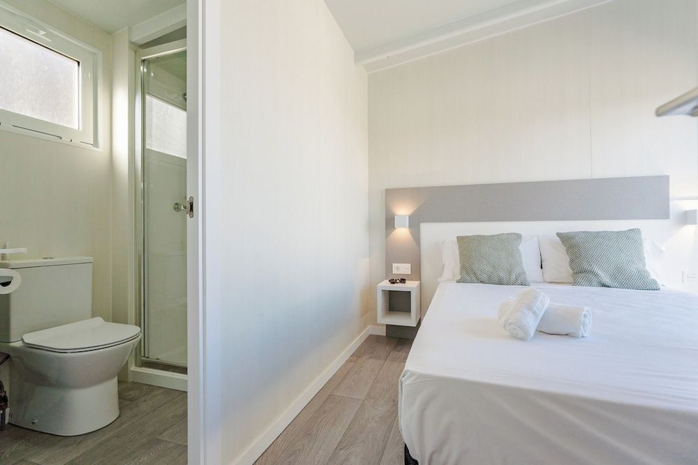 Costa del Sol Glamping Village Fuengirola Deluxe Bungalow, 2 Bedrooms, Sea View (Leo) 6