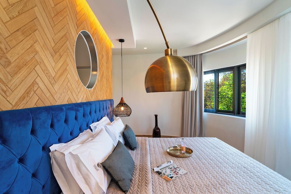 Deluxe Suite, City View
