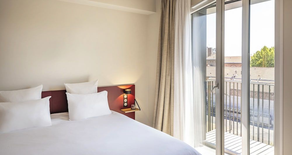 Executive Room, 1 King Bed, Non Smoking, Balcony (Larger Room;Twin bed on request)