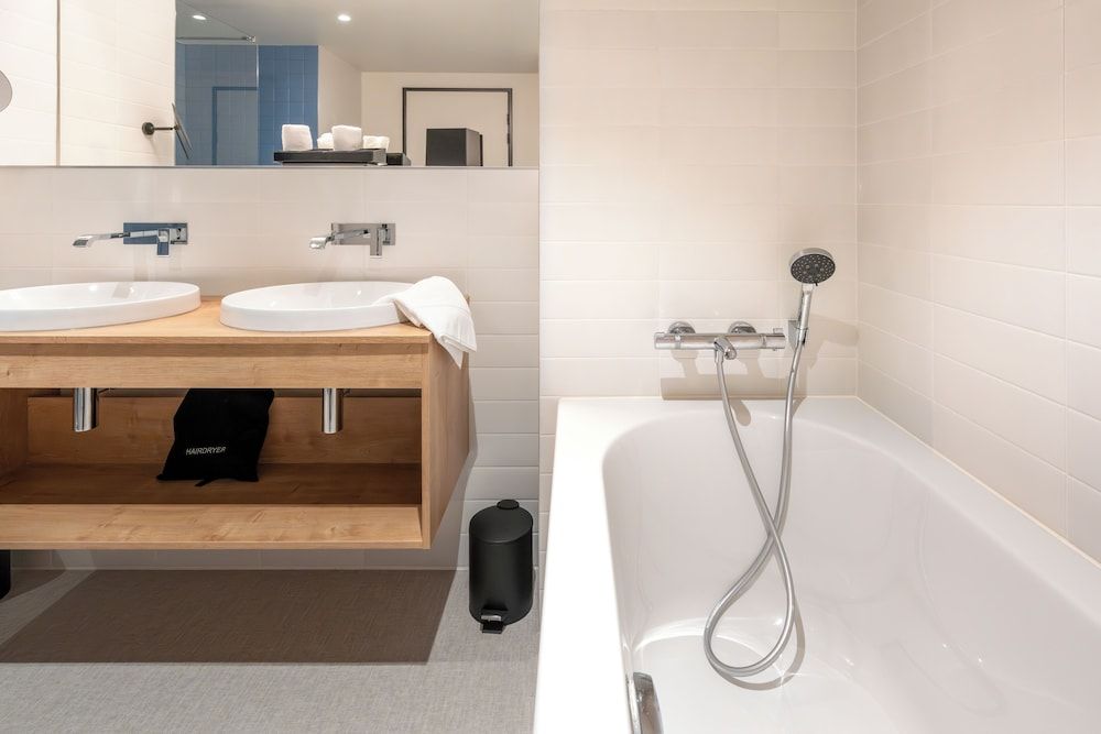 Sevenline Aparthotel Purpan Toulouse Deluxe Apartment, 1 Queen Bed with Sofa bed, Kitchenette 3