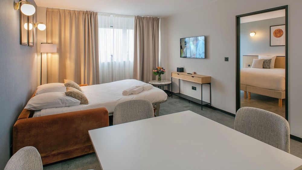 Sevenline Aparthotel Purpan Toulouse Deluxe Apartment, 1 Queen Bed with Sofa bed, Kitchenette 8