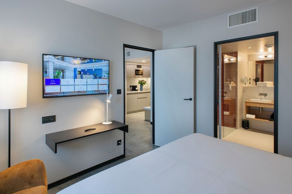 Sevenline Aparthotel Purpan Toulouse Deluxe Apartment, 1 Queen Bed with Sofa bed, Kitchenette 6