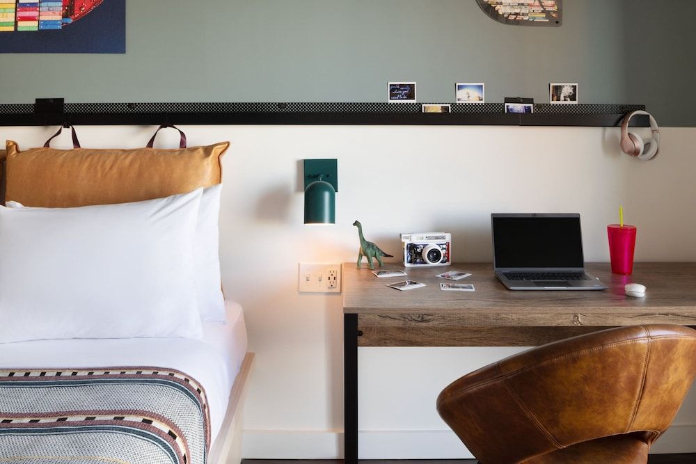 Moxy Halifax Downtown Room, 1 King Bed 4