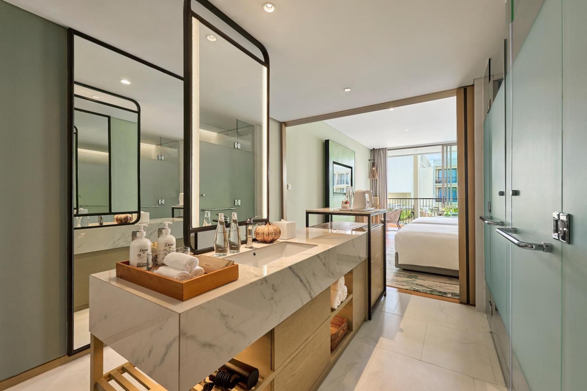 1 King Standard Pond View