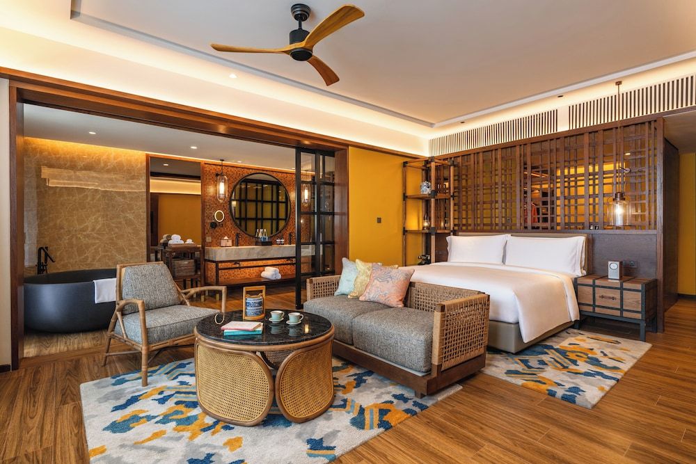 Suite, 1 King Bed, Ocean View