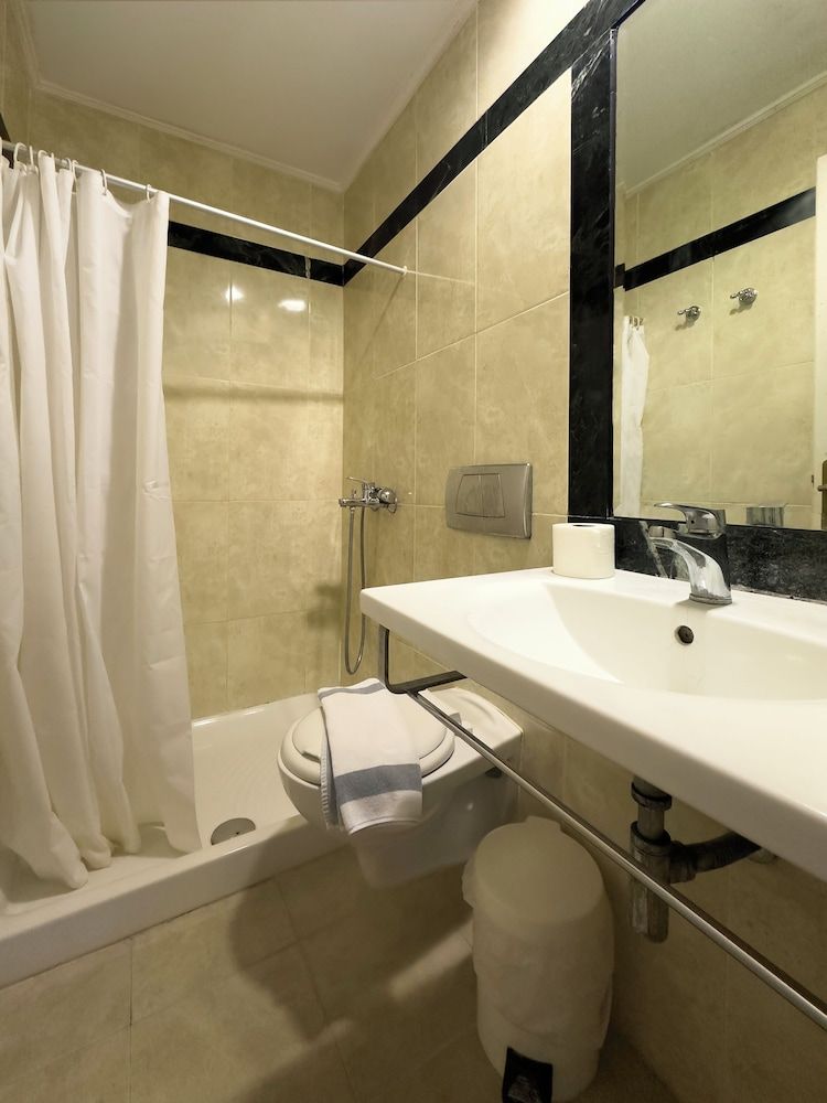 City Marina Hotel Economy Triple Room, City View 4