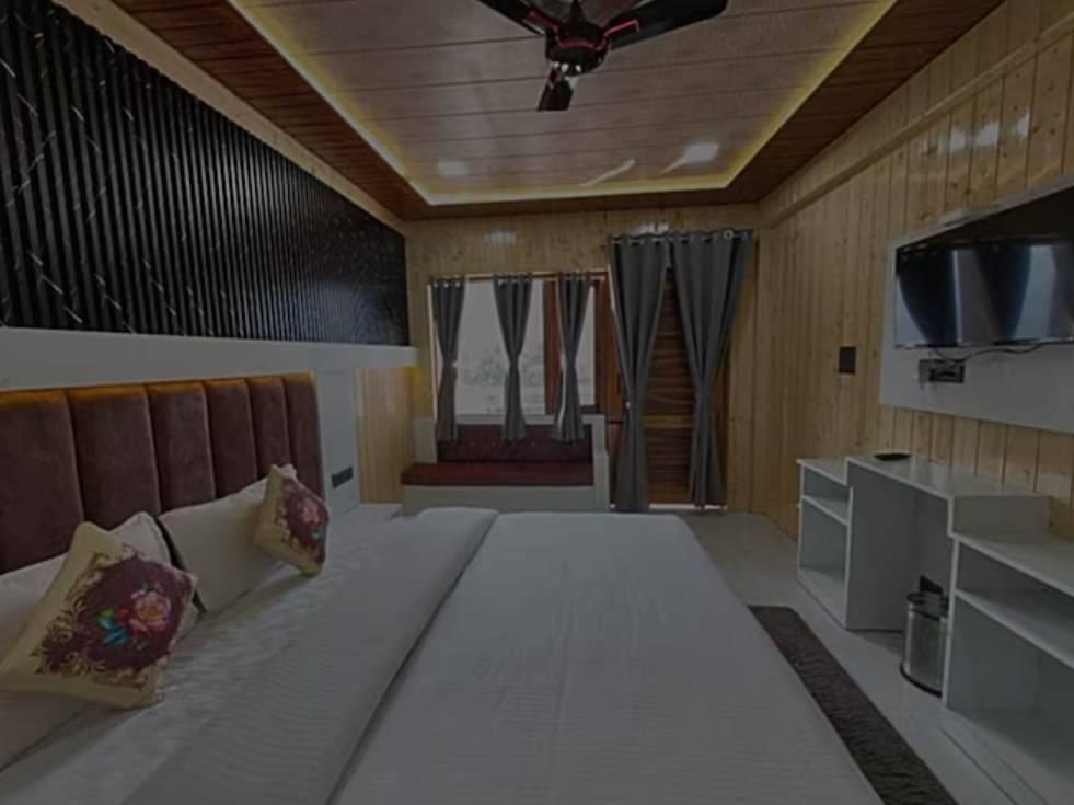 Lake View Room with Pvt Balcony