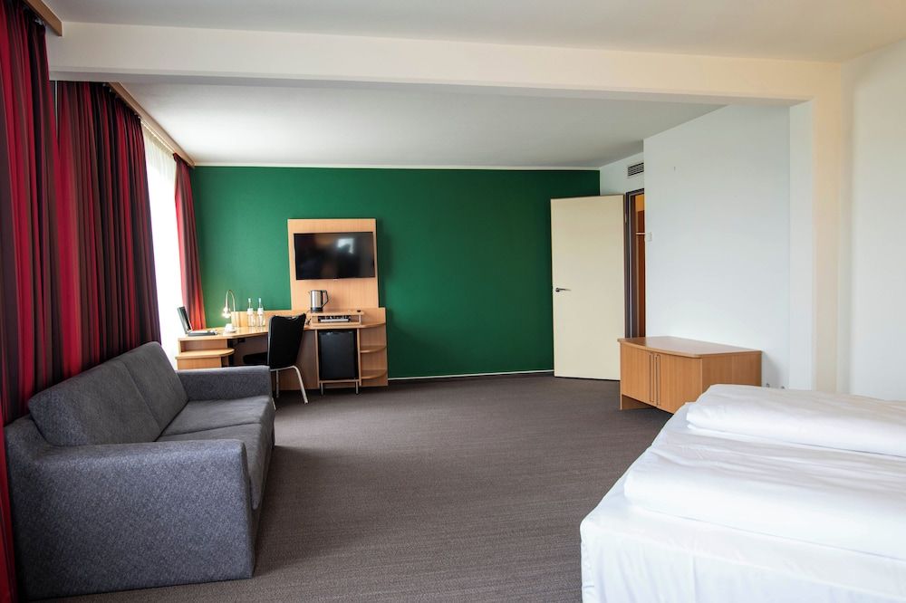 Family Room, 1 Queen Bed (with Sofabed)