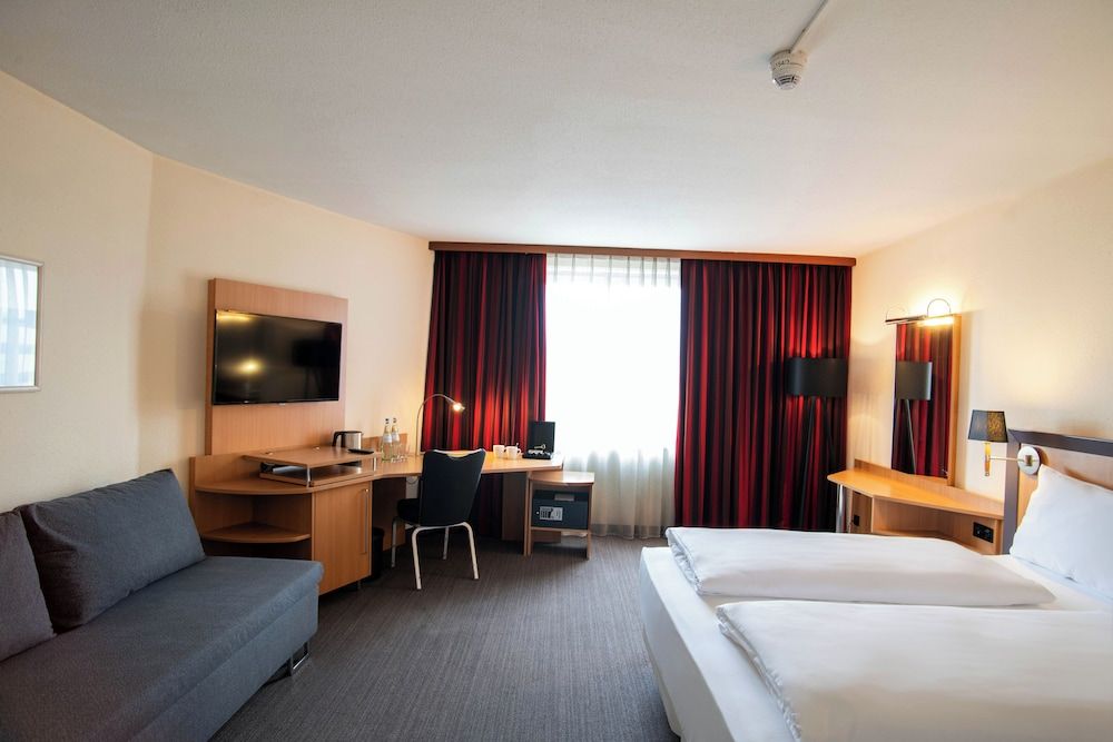 Business Room, 1 Queen Bed (with Sofabed)