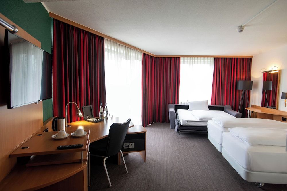 Comfort Room, 1 Queen Bed, Balcony (with Sofabed)
