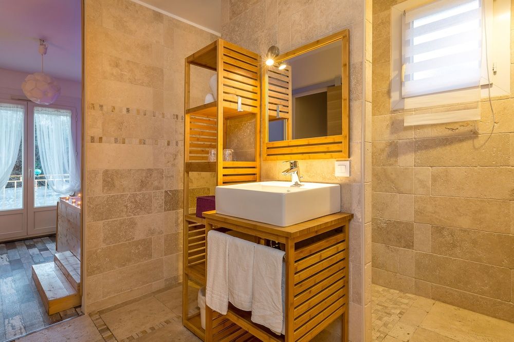 Jaccuzi Room