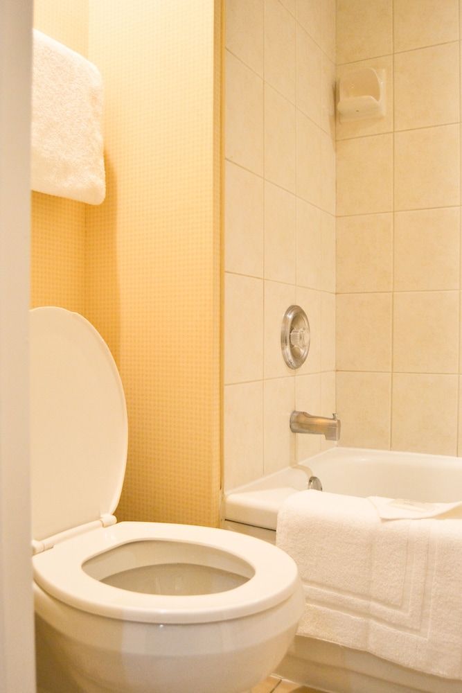 Amenida Residences Standard Single Room, 1 Double Bed 7