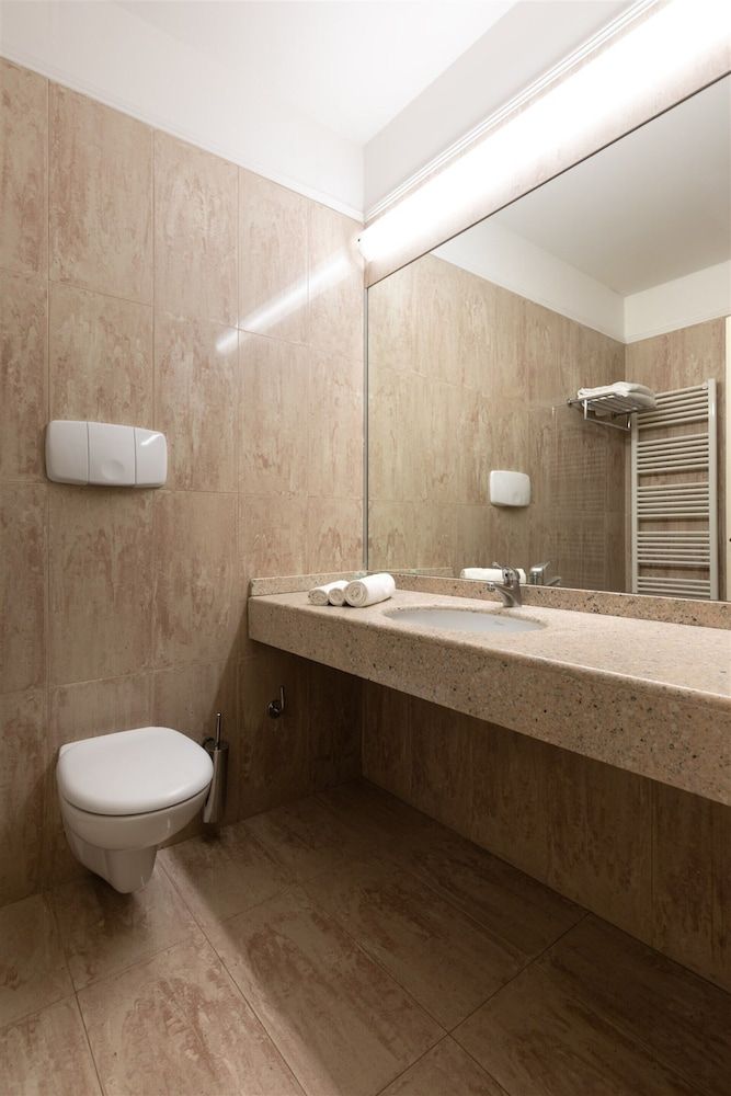 Noventa Hotel Triple Room 8