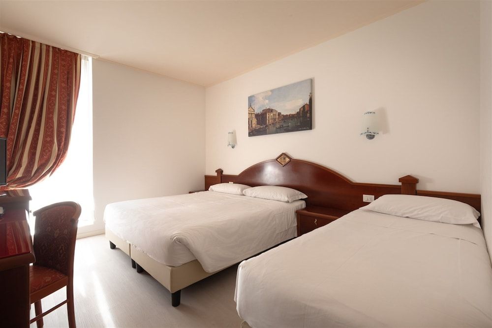 Noventa Hotel Triple Room 2