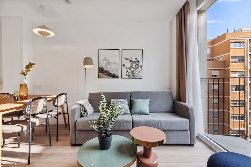 Limehome Valencia Carrer del Pare Palau Studio Apartment with sofa bed + balcony 8