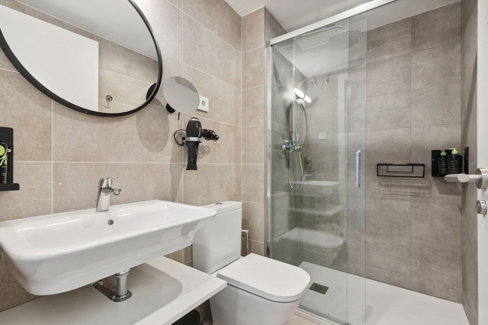 Limehome Valencia Carrer del Pare Palau Studio Apartment with sofa bed + balcony 3