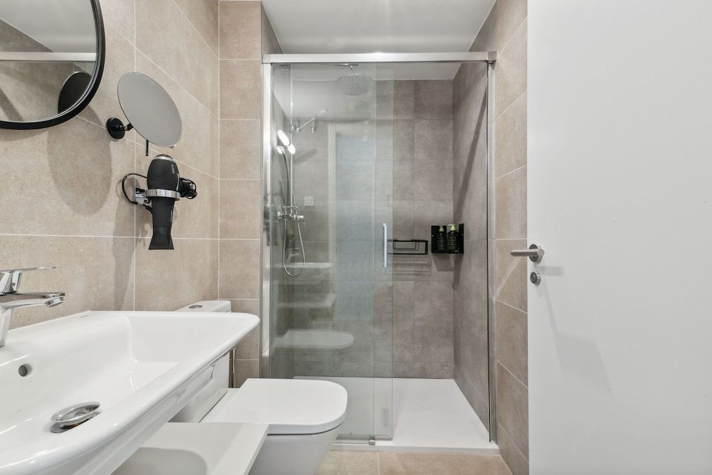 Limehome Valencia Carrer del Pare Palau Studio Apartment with sofa bed + balcony 4