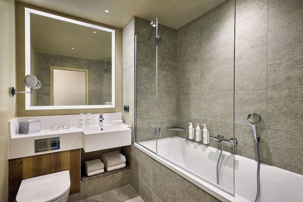 Courtyard By Marriott Lyon Eurexpo Stadium Standard Room, 1 Double Bed 3