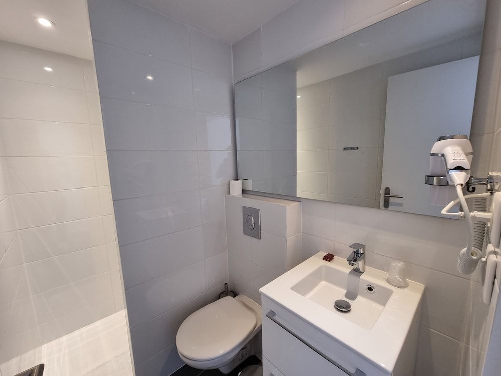 Oskar Hotel Twin Room 9