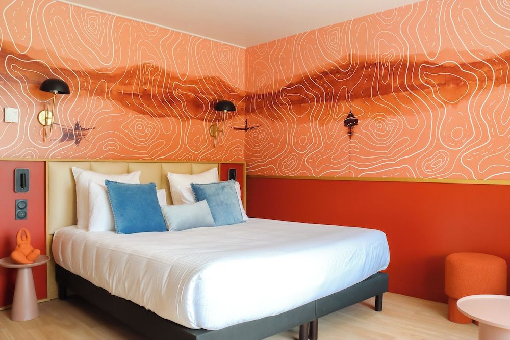 Suite, 1 King Bed with Sofa bed