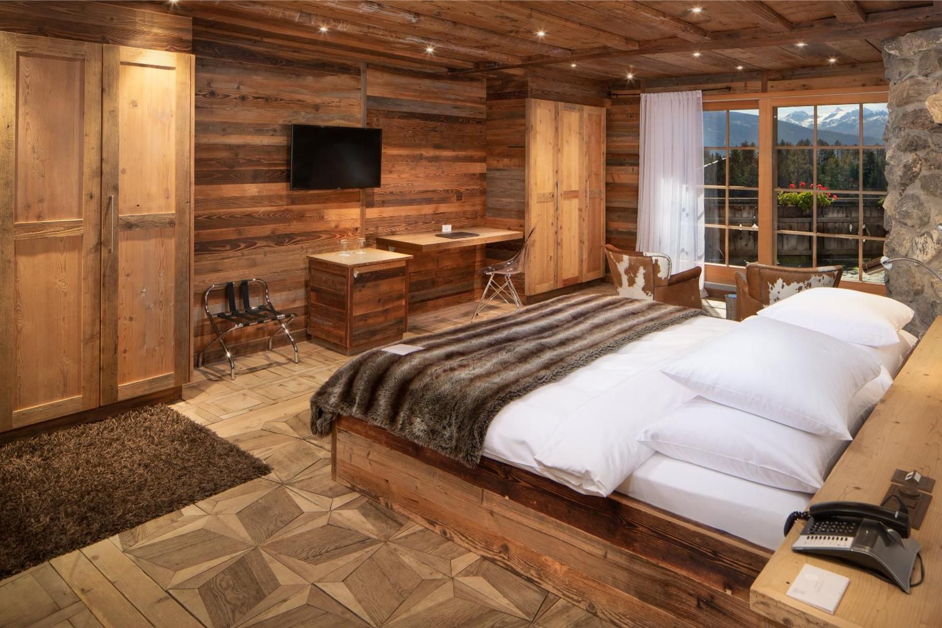 Luxury Suite (6 Adults)