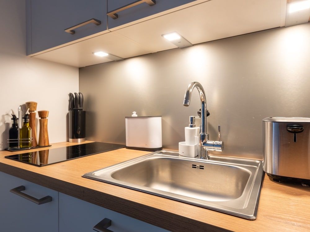 Limehome Linz Friedrichstraße Suite XL with seating area 6