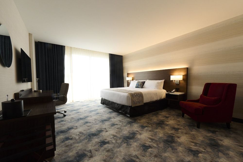 Pickering Casino Resort Hotel Standard Accessible King Room 2