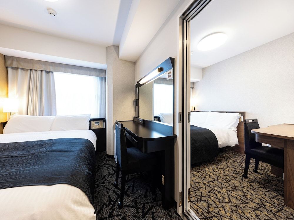 Room, Connecting Rooms (2 Single Rooms for 1 Person)
