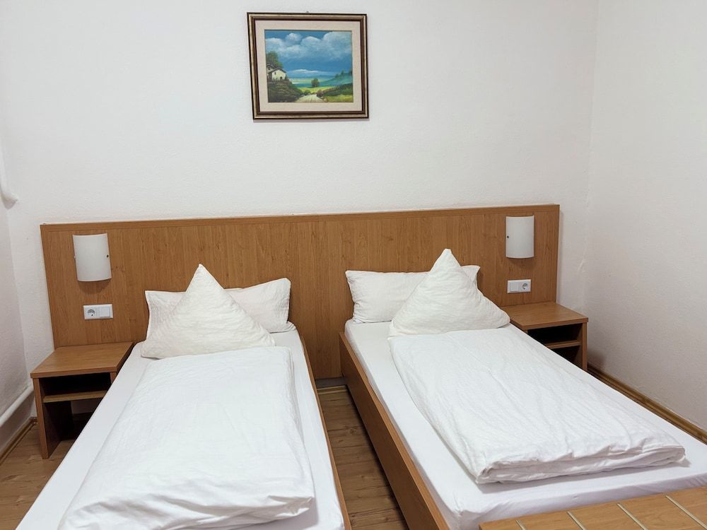 Hotel Schwert Economy Triple Room