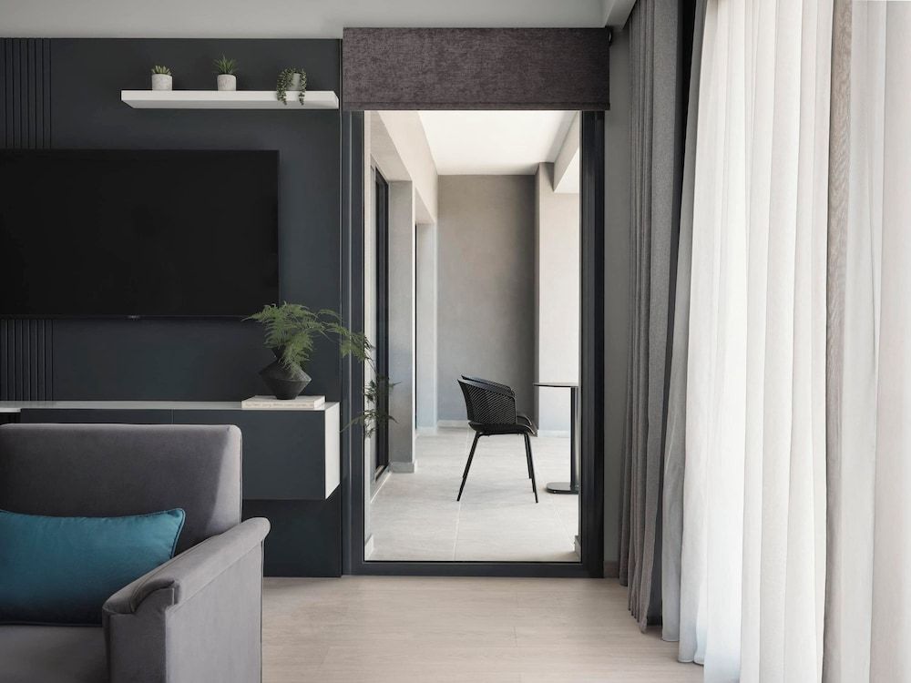 AVA Hotel & Residences Athens Riviera Family Suite, Balcony, City View 4