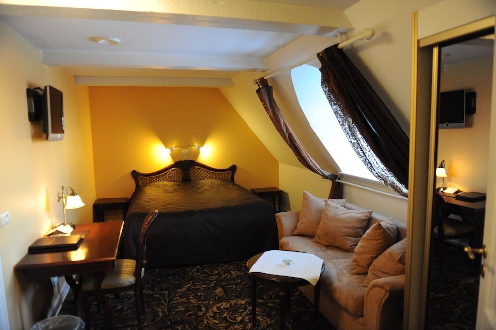 Tyrstrup Kro Triple Room 2