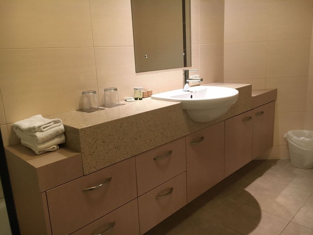 2Bed(QQ) 2 Bath 2 Balconies Ocean & Harbour Views No 8