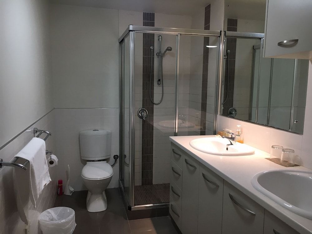 1Bed(Q) Super Studio 2 courtyard balconies