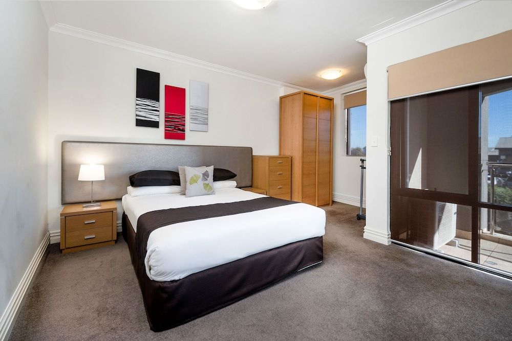 1Bed(Q) 1 Bath Balcony View Apart No 2