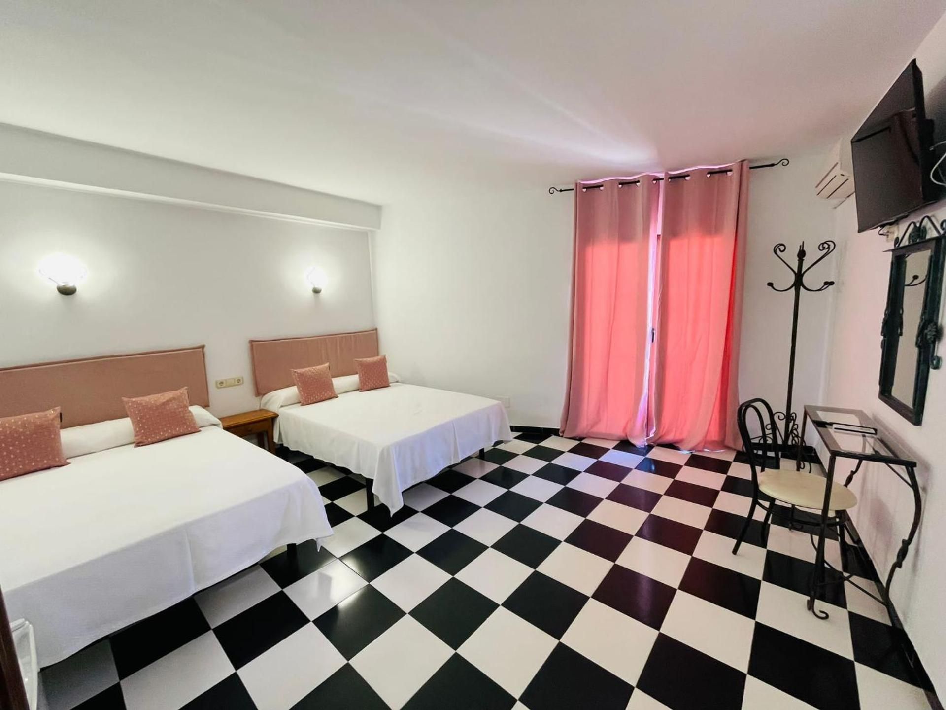 Micaela Charming Hostal Superior Twin Room 4