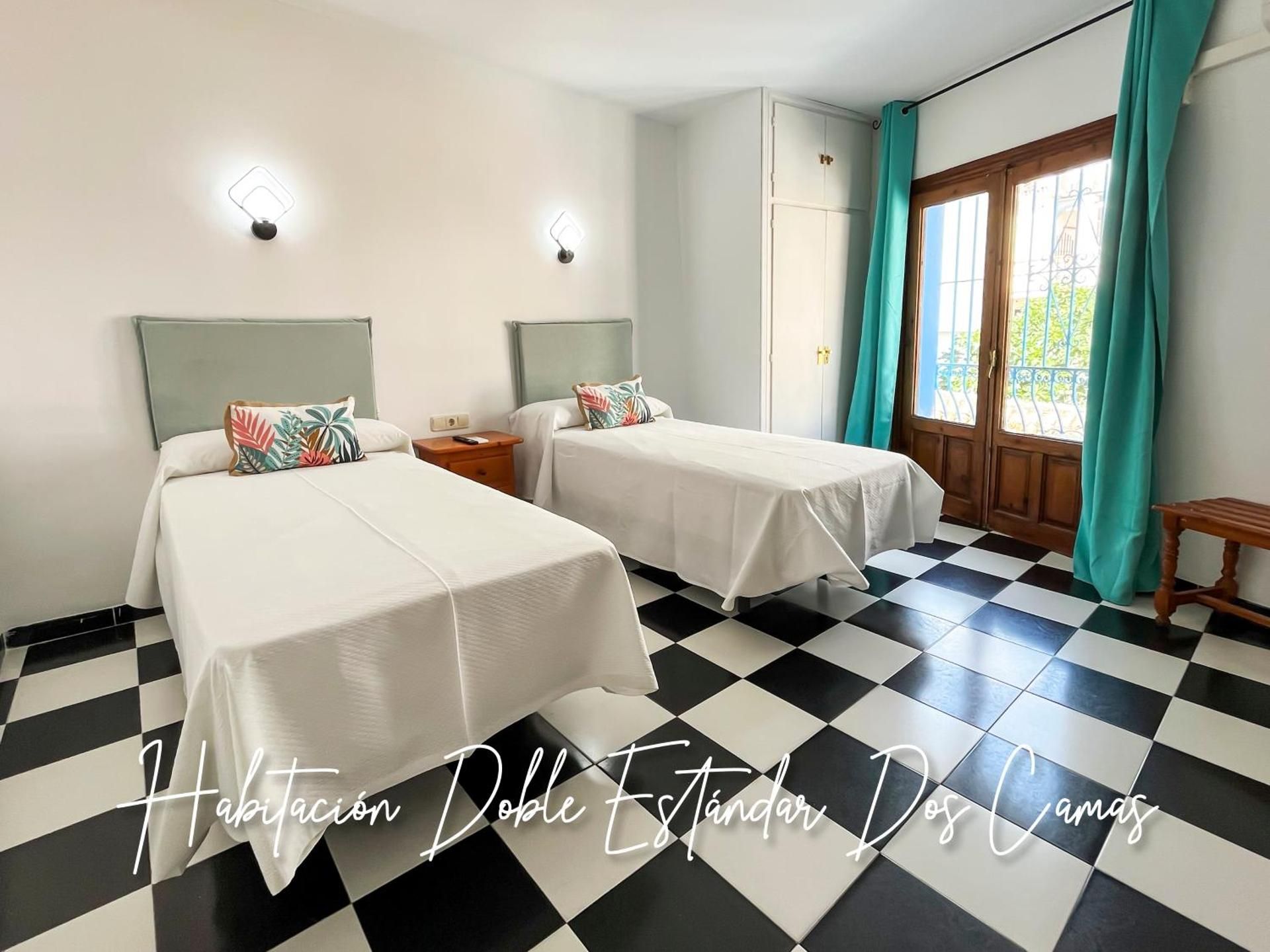 Micaela Charming Hostal Standard Twin Room 3