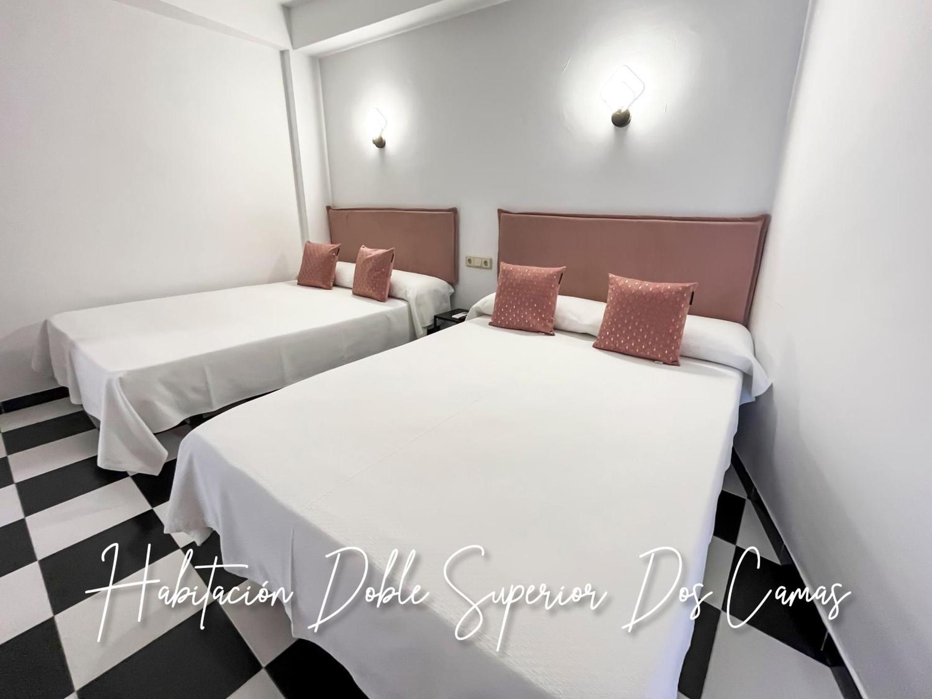 Micaela Charming Hostal Superior Twin Room 3