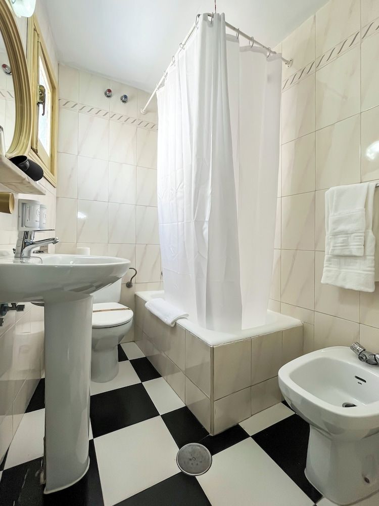 Micaela Charming Hostal Standard Twin Room 5