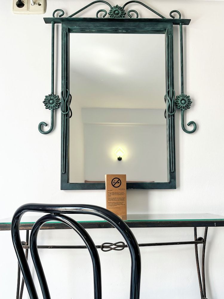 Micaela Charming Hostal Superior Twin Room 6