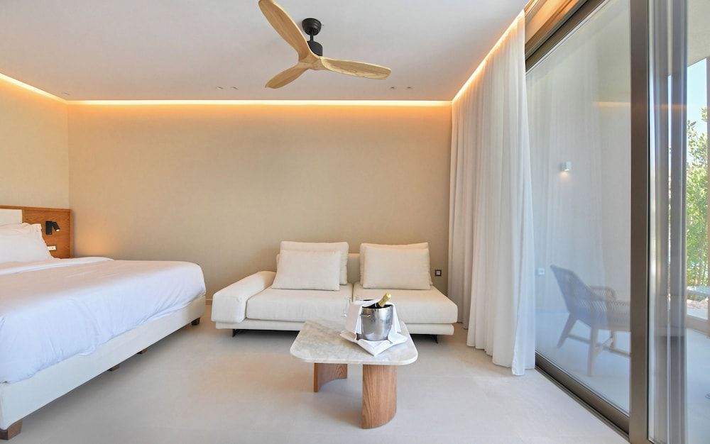 Private Pool Suite