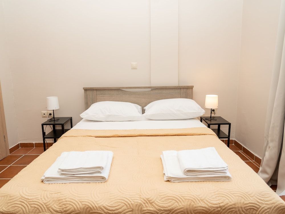 ALLAGIANNIS GROUP APARTMENTS Business Apartment, 1 Double Bed, Non Smoking, Private Bathroom 2