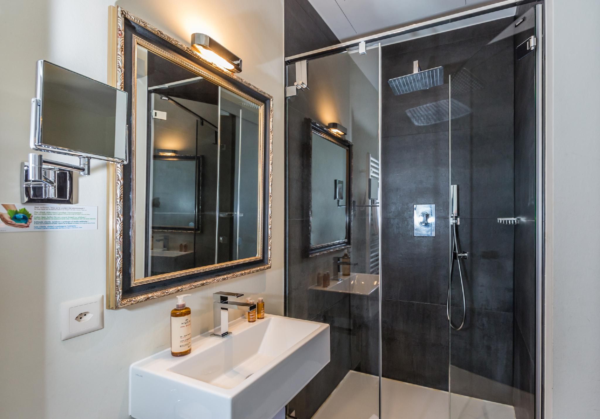 Denezy-Double-SDB privée avec douche-Vue ville-Confort