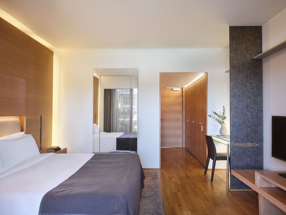 Superior Room, Pool View