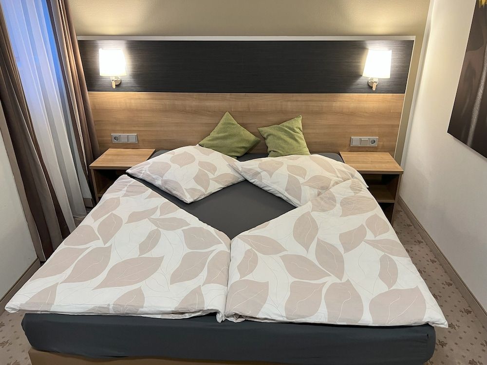 Hotel Schwarzes Kreuz Comfort Double Room 4