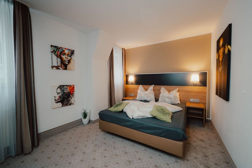 Hotel Schwarzes Kreuz Comfort Double Room 7