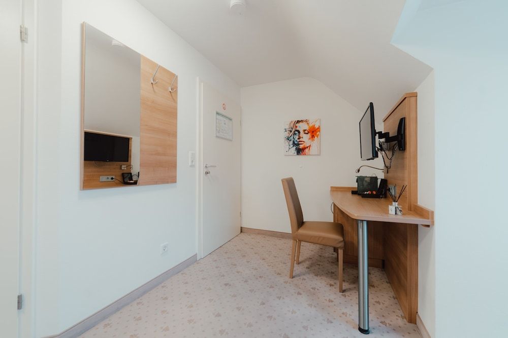 Hotel Schwarzes Kreuz Comfort Single Room, 1 Large Twin Bed, Non Smoking, Private Bathroom 21