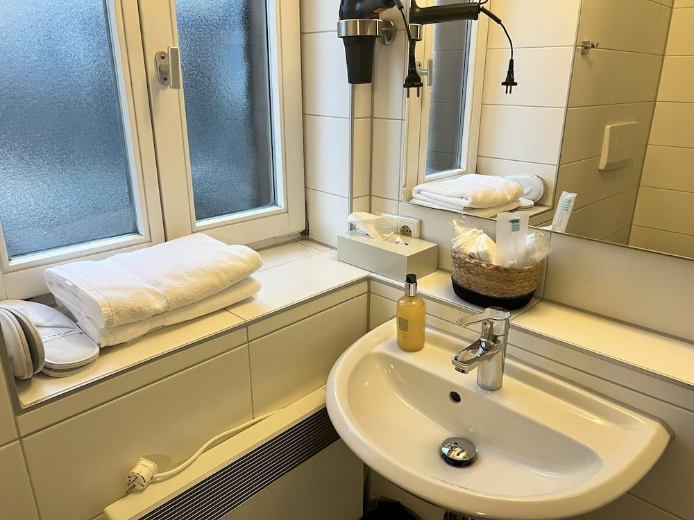 Hotel Schwarzes Kreuz Comfort Single Room, 1 Large Twin Bed, Non Smoking, Private Bathroom 12
