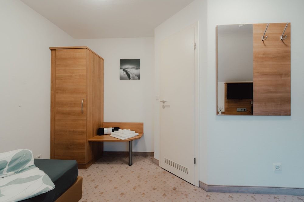 Hotel Schwarzes Kreuz Comfort Single Room, 1 Large Twin Bed, Non Smoking, Private Bathroom 20