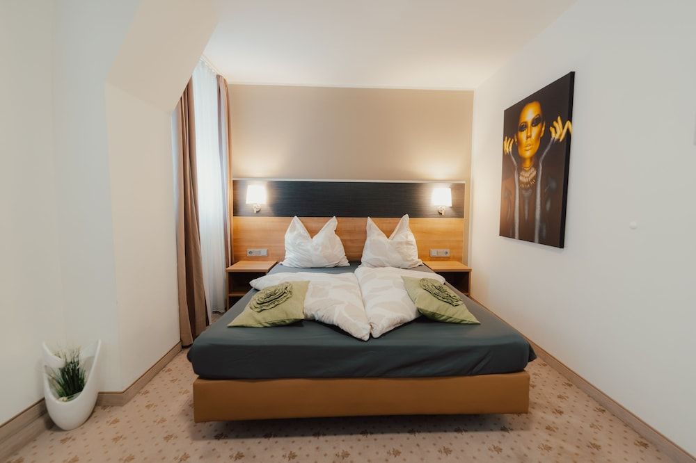 Hotel Schwarzes Kreuz Comfort Double Room 5