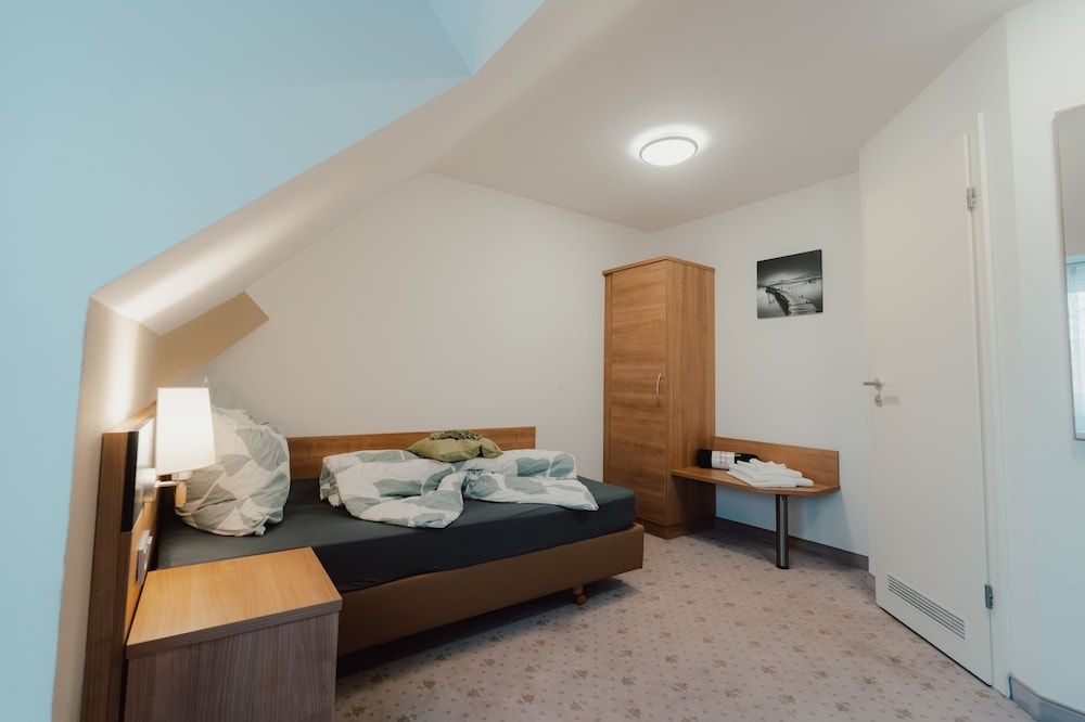 Hotel Schwarzes Kreuz Comfort Single Room, 1 Large Twin Bed, Non Smoking, Private Bathroom 2